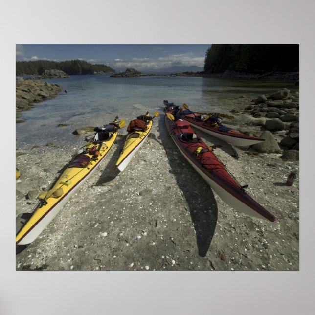 Kayaks på Dicebox Island, Broken Island Group Poster (Framsidan)