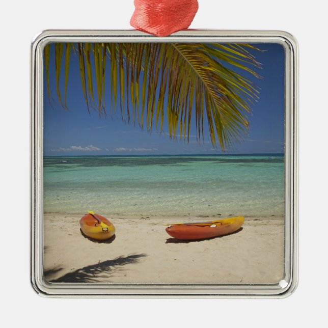 Kayaks på stranden, Plantation Island Resort Julgransprydnad Metall (Framsidan)