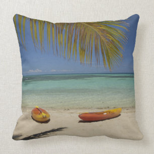 Kayaks på stranden, Plantation Island Resort Kudde