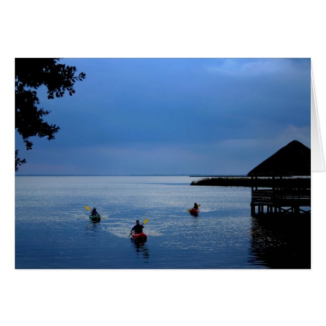 Kayaks vid Ljud Hälsningskort (Framsidan Horizontal)
