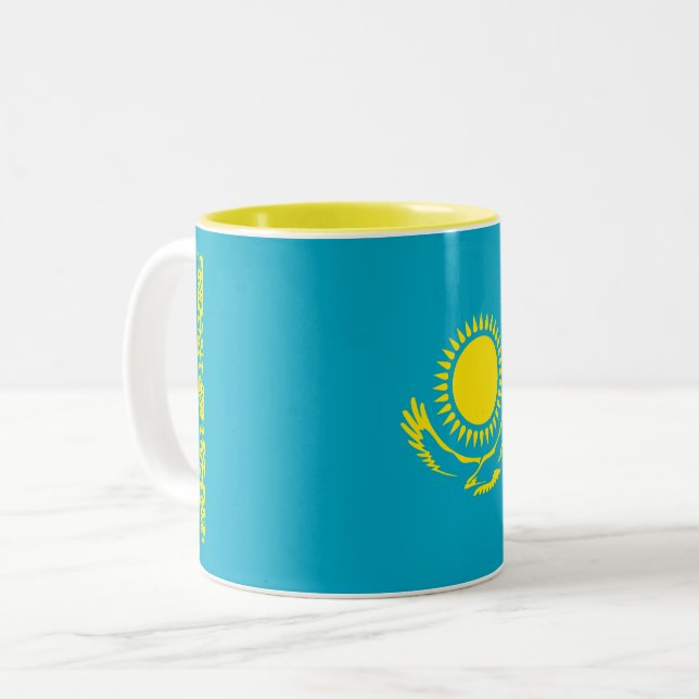 Kazakstans flagga Två-Tonad mugg (Framsida vänster)