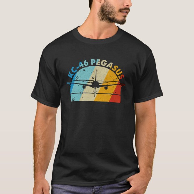 KC 46 Pegasus Sunset Air Refueling Airplane T Shirt (Framsida)