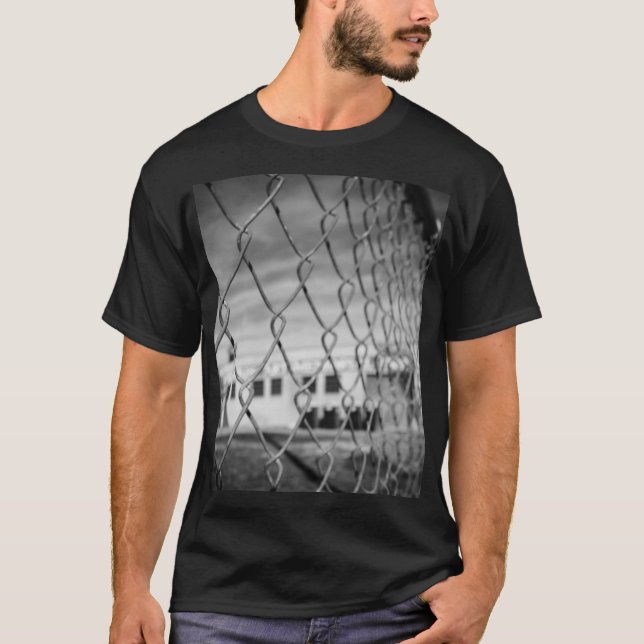 Kedjelänkstängsel T Shirt (Framsida)