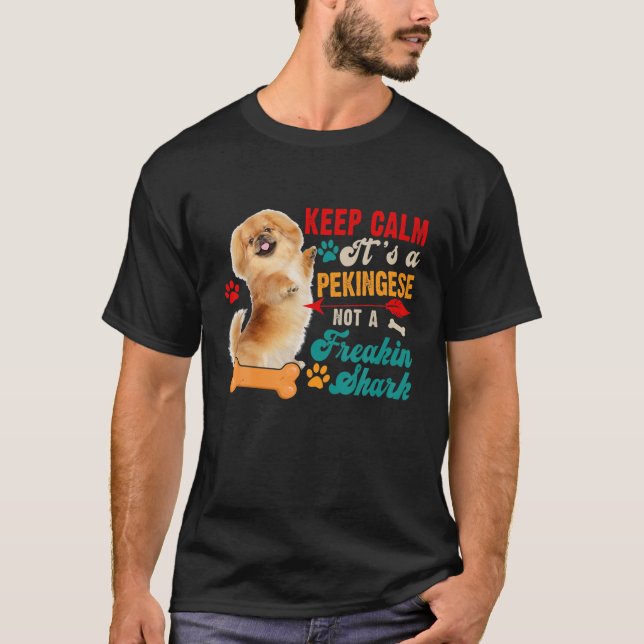 Keep Calm Pekingese Not A Funny Shark Matching Dog T Shirt (Framsida)