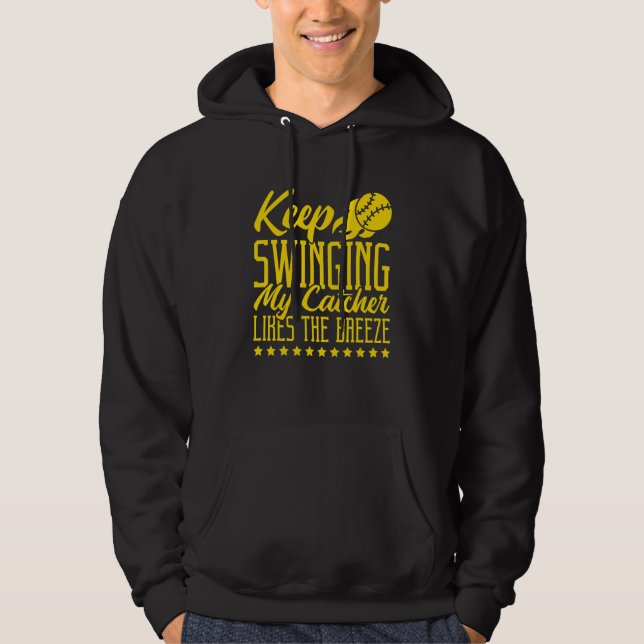 Keep Swinging My Catcher Likes The Breeze Softball Hoodie (Framsida)