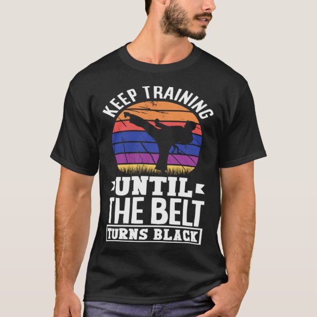 Keep Training Until The Belt Turns Black Taekwondo T Shirt (Framsida)