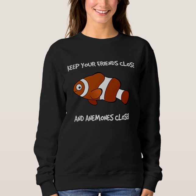 Keep Your Friends Close and Anemones Closer Clownf T Shirt (Framsida)
