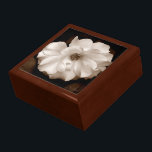 Keepébox "Vår Sepia Ro" Minnesask<br><div class="desc">Denna vackra "Keepsakbox Vår Sepia Ro" är en klassisk,  elegant gåva till alla tillfälle. Perfekt för förvaring eller presentation av smyckets speciella biet,  eller som gåva ensam.</div>
