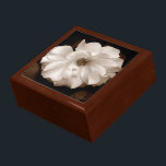 Keepébox "Vår Sepia Ro" Minnesask<br><div class="desc">Denna vackra "Keepsakbox Vår Sepia Ro" är en klassisk,  elegant gåva till alla tillfälle. Perfekt för förvaring eller presentation av smyckets speciella biet,  eller som gåva ensam.</div>