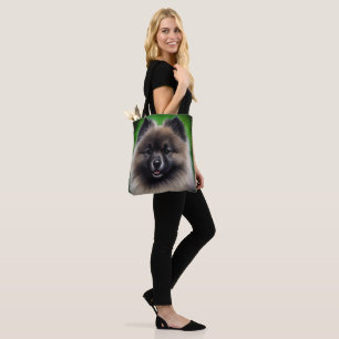 Keeshond Hund i St. Patrick Dress Tygkasse
