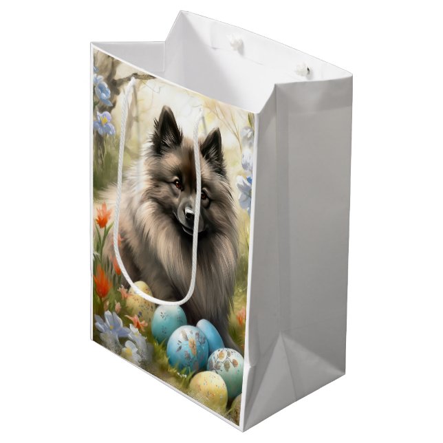 Keeshond med påskägg (Framsidan Vinklad)