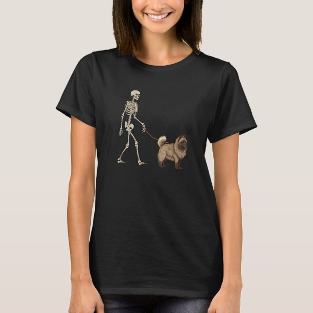 Keeshond Skeleton Dog Walking Halloween Dog T Shirt (Framsida)
