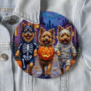 Keeshond som trick-or-treater i halloween-kostymer knapp