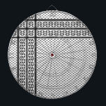 Keffiyeh Symbol för Palestinas motståndsrörelse Mö Darttavla<br><div class="desc">Snabbt fram till 1960-talet och stiga upp för den palestinska motståndsrörelsen,  det framstående palestinska politikar,  Yassir Arafat,  stärkte ytterligare denna innebörd bakom keffiyeh. Keffiyeh blev Arafats personliga varumärke när han skrapade det över sin höger axel för att likna Palestinas karta före 1948.</div>