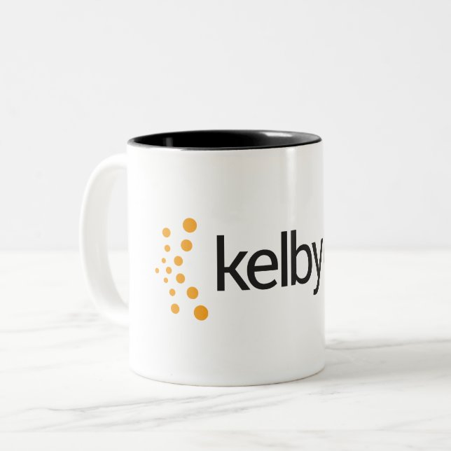 KelbyOne kaffemugg (Framsida vänster)