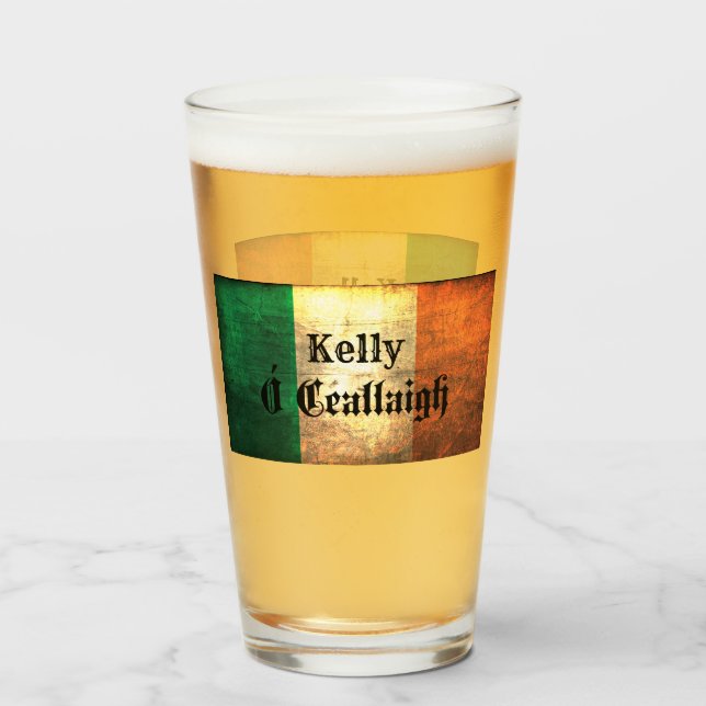 Kelly Family Namn på Irish Flagga Glaskopp (Framsida fylld)