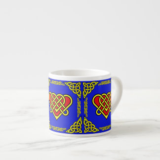 Keltisk/Gadhlig flätad hjärta 3, guld/röd Espressomugg