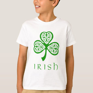 Keltiska Knot Shamrock över irländsk text Tee