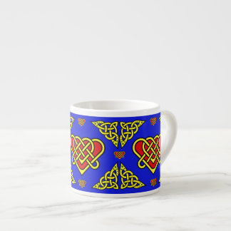 Keltiskt/Gadhlig flätat hjärtknut, guld 2, blå Espressomugg