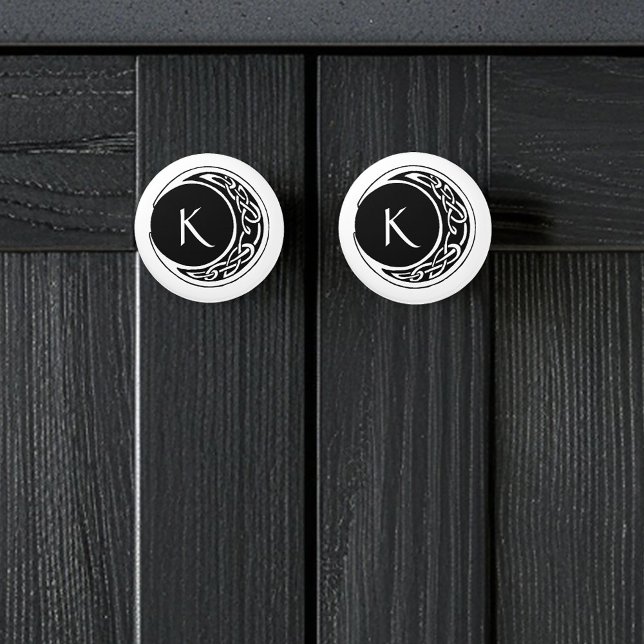 Keltiskt Knutmönster Måne Cirkel Monogram Svart Vi Knopp (Skapare uppladdad)