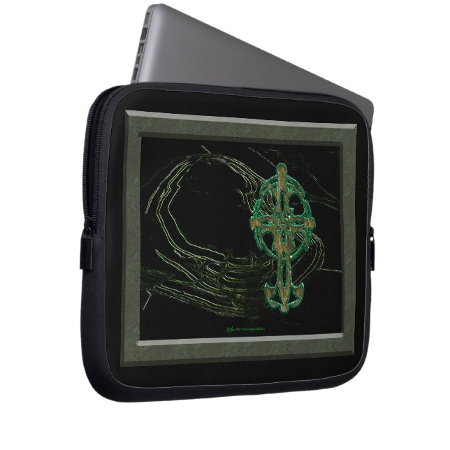 Keltiskt kors laptop sleeve (Framsidan Höger)