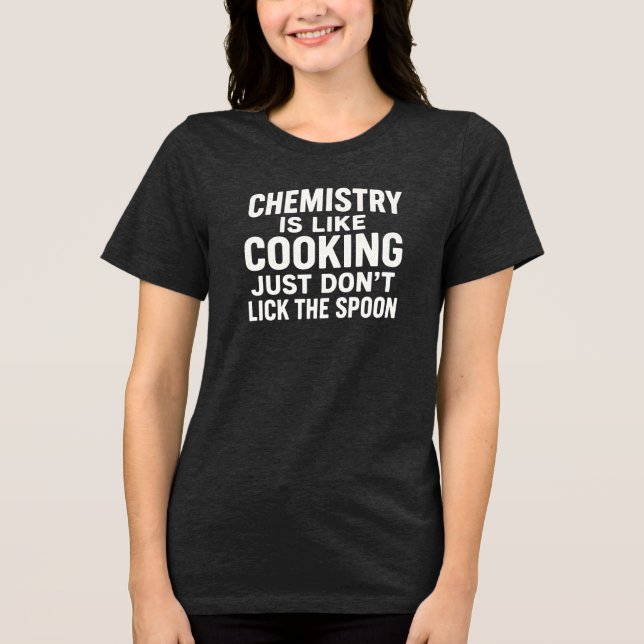 KEMI ÄR SOM ATT KOKA BARA SMUTTA INTE SKEDEN T SHIRT (Framsida)