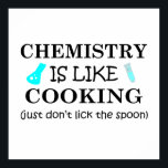 kemi är som matlagning poster<br><div class="desc">Är du kärlek kemi? Skall du skratta kärlek? Om så är fallet är detta illustrationen för er, särskilt om ni är vetenskapsman eller kemist. Det finns gott om kemiska konstruktioner där ute, men hur många av dem är meningsfulla? Det är det som gör att "kemi är som matlagning" så underbart....</div>