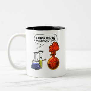 Kemi-vetenskapen du överreagerar på ett roligt skä Två-Tonad mugg