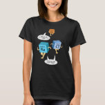 Kemilärare Birthday Gag Science Geek T Shirt<br><div class="desc">Överraska din kemilärare på deras födelsedag med den här roliga och söta kemiläraren Birthday Science Gag som säger till geeky professor att kärlek periodiskt skämtar i bord inslag</div>