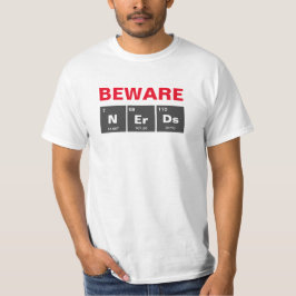 Kemisk periodisk bord i inslag: NErDs T-shirt