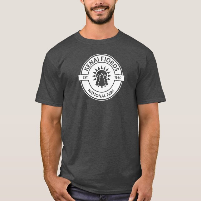 Kenai Fjords National Park Solträd T Shirt (Framsida)