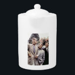 Kennedy Brothers, President John, Robert & Ted<br><div class="desc">Kennedy Brothers i färg porträtt vid Vita huset. 35e Förenade Staternas president John Kennedy är på hiss. Kongressmännen Ted Kennedy och Robert Kennedy är på högerna. ~ Detta ärende är ett arbete som utförts av en anställd vid det verkställande kontoret för Stater:s president, som tagits eller gjorts som en del...</div>