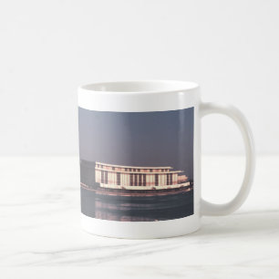 Kennedy centrerar för föreställningskonstarna kaffemugg