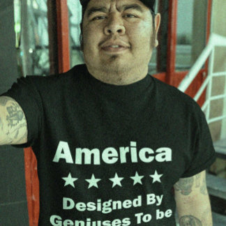 Kennedy - Designad av Geniuses Springa av Idiots T Shirt