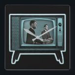 Kennedy Nixon 1960 TV-debatt Fyrkantig Klocka<br><div class="desc">Presidentdebatten 1960 mellan USA:s senator John F. Kennedy och Vice-president Richard Nixon var första gången som en presidentdebatt sändes på TV i Förenade Stater. Debatten har förvandlats till en retro popkongrafik i Kennedy Nixons debattutkast 1960. En TV-apparat för återsändande är avslutad på debatten. En scen från debatten visar den demokratiska...</div>