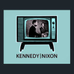 Kennedy Nixon 1960 TV-debatt Poster<br><div class="desc">Presidentdebatten 1960 mellan USA:s senator John F. Kennedy och Vice-president Richard Nixon var första gången som en presidentdebatt sändes i tv i Förenade Stater. Debatten har förvandlats till en retro popkongrafik i Kennedy Nixons debattutkast 1960. En TV-apparat för återsändande är avslutad på debatten. En scen från debatten visar den demokratiska...</div>