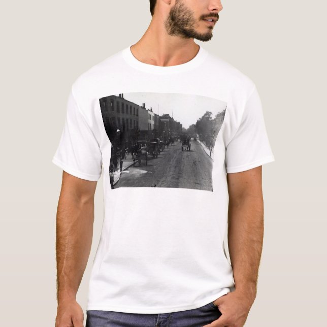 Kensington kickgata, London Tee Shirt (Framsida)