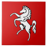 Kent County Flagga Tile Kakelplatta<br><div class="desc">Lägg till en tidlös beröring av det engelska arvet till ditt space med vår exklusiv som har flagga Kent, England! Den här plattan är uppgjord med stor noggrannhet och är mer än bara ett dekorativt biet - den är ett stolt firande av Kents rik och regionala identitet. Genom att visa...</div>