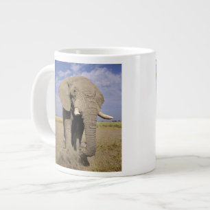 Kenya: Amboseli nationalpark, manlig elefant Jumbo Mugg