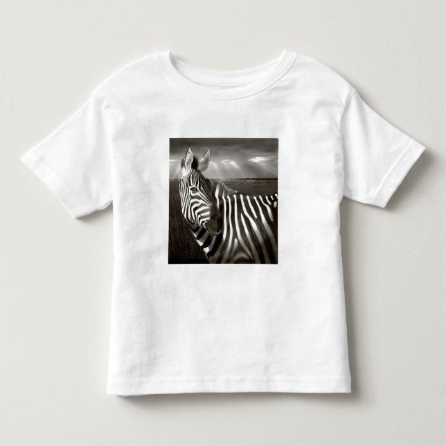 Kenya. Svart & vitt av zebra och slätt. T Shirt (Framsida)