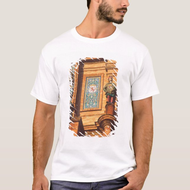 Keramisk staty detalj på Plaza de Espana i T-shirt (Framsida)