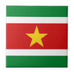 Keramiska plattor av Surinam Flagga Kakelplatta<br><div class="desc">Denna utformning består av den surinamesiska flagga som är nyformad så att den passar den kvadratiska plattan yta. En dekorativ och användbar artikel som skulle ge en perfekt till dem som vill minnas Surinam.</div>