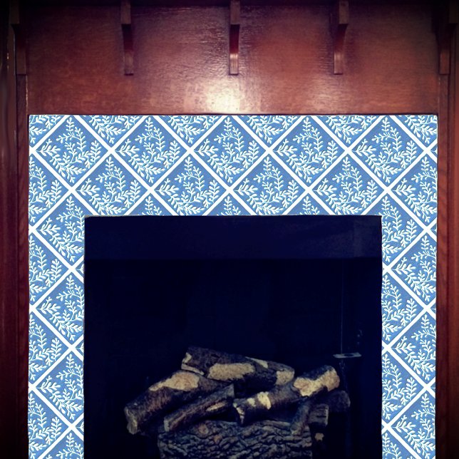 Keramiskt plattor, blå och vit löv kakelplatta (False indigo blue and white tile shown on a fireplace.)
