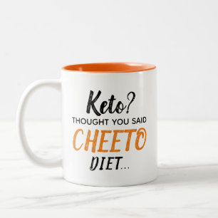 Keto? Jag trodde du sa CHEETO Diet... Två-Tone Mu Två-Tonad Mugg