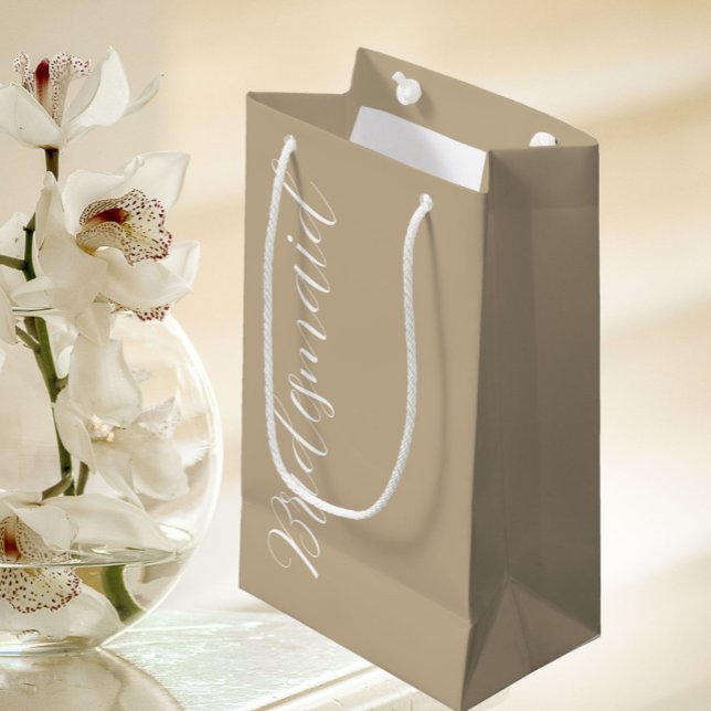 Khaki Stylized Script Bröllop Bridesmaid (In Situ)