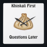 Khinkali Fyrkantig Klocka<br><div class="desc">Khinkali is a traditional Georgian dish that has become a symbol of Georgian hospitality. These large, hand-crafted dumplings are filled with a savory mixture of minced meat (usually beef and pork), herbs, and spices. The dough is carefully wrapped around the filling, creating a beautiful knot at the top, which also...</div>