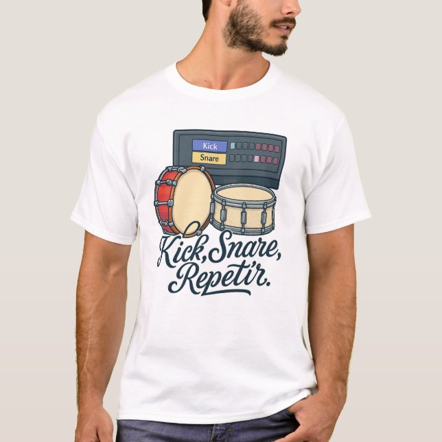 Kick, Snare, Repetir – Drum Machine Producer Tee (Framsida)