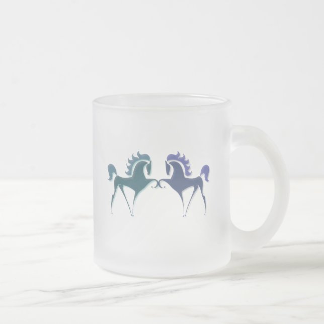 Kick som kliver koppen för kaffe för hästlogotyp frostad glasmugg (Höger)
