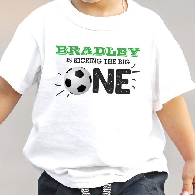 Kicka Big One | Fotboll 1 födelsedag T Shirt (Skapare uppladdad)