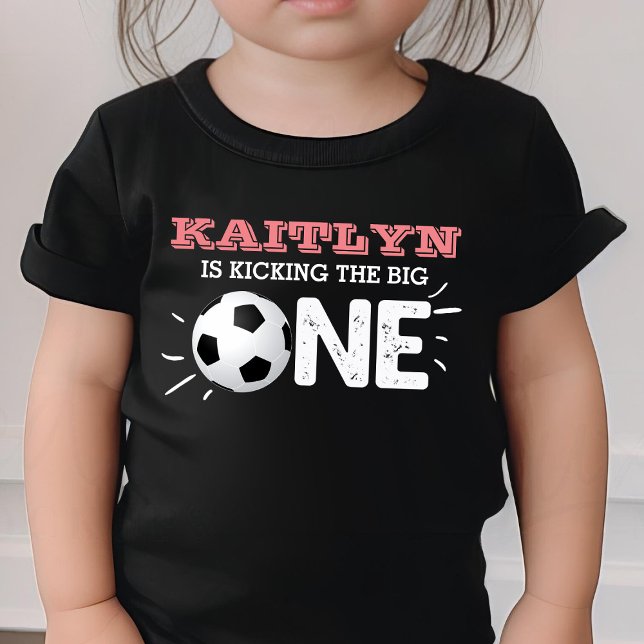 Kicka Big One | Fotboll 1 födelsedag T Shirt (Skapare uppladdad)